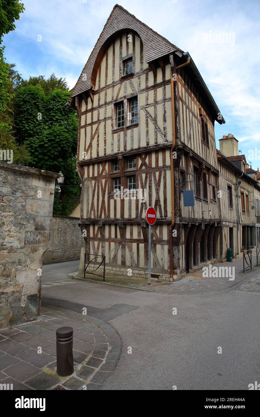 A half-timbered house (dated from 16 century) in the center of Bar sur Seine, Aube, Grand Est, champagne ardenne, France Stock Photo
