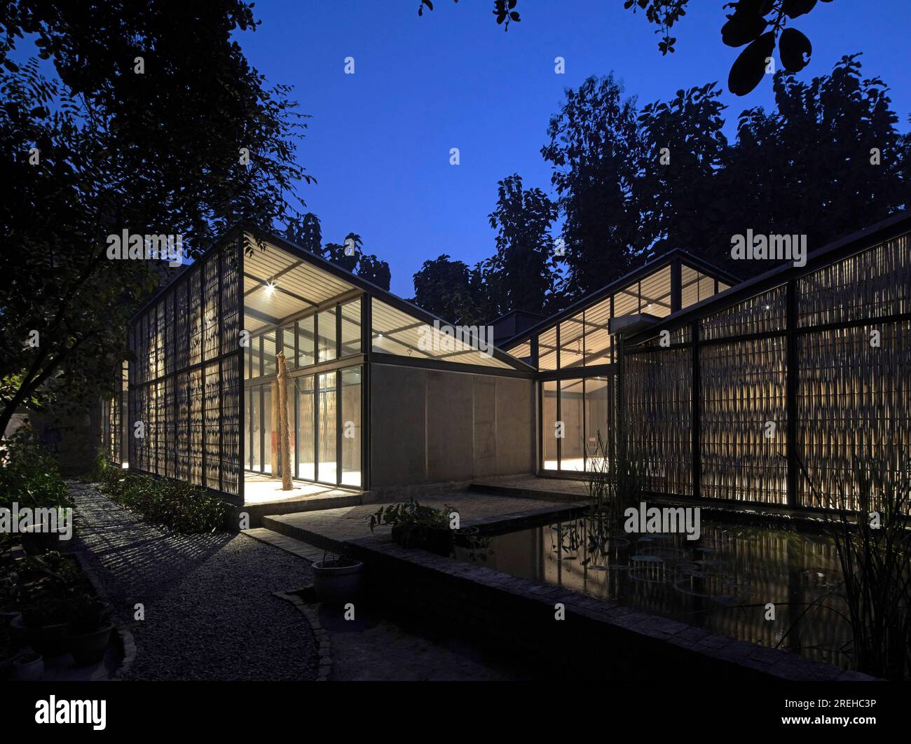 Studio Array Bamboo screen silhouette hi-res stock photography and images - Alamy