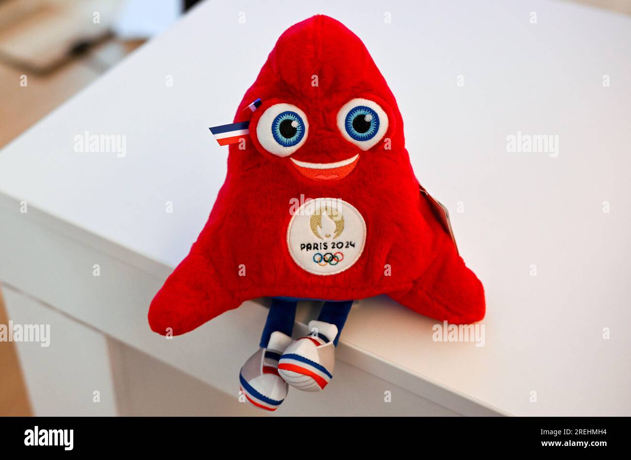 Red mascots hi-res stock photography and images - Alamy