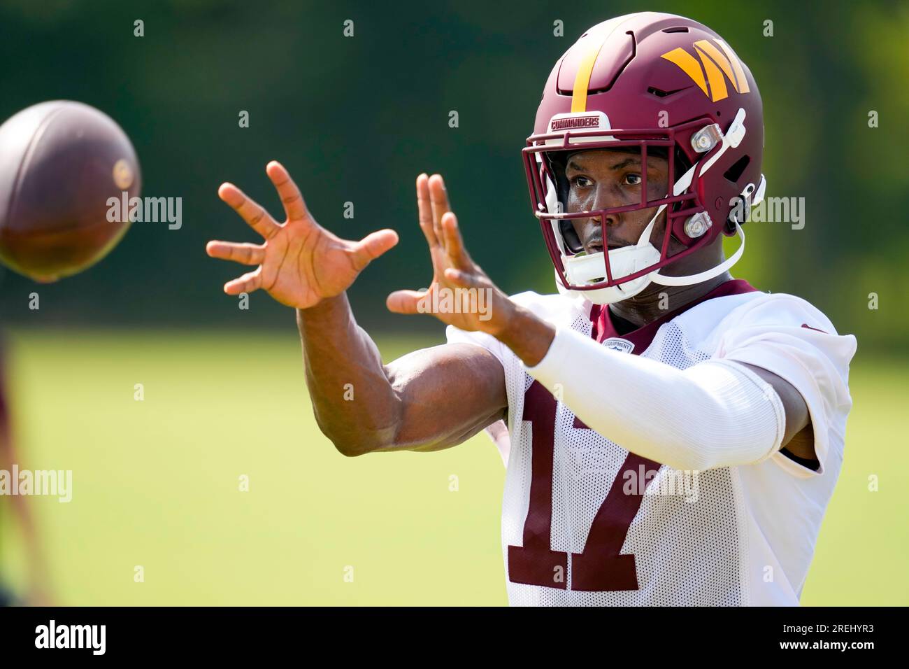 Washington Commanders wide receiver Terry McLaurin catches a ball