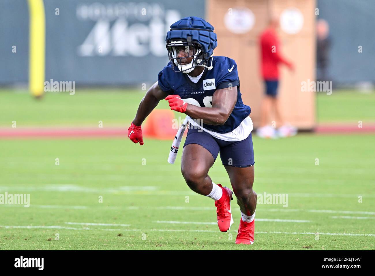 Houston Texans running back Devin Singletary participates in a drill