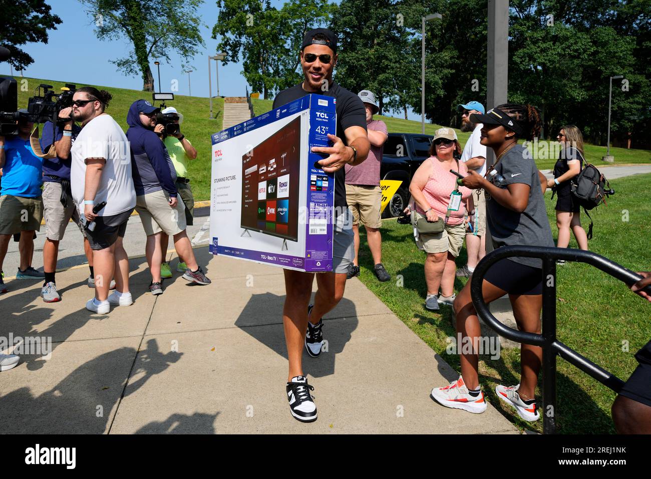 Alex Highsmith Showing He 'Belongs' at Steelers Training Camp