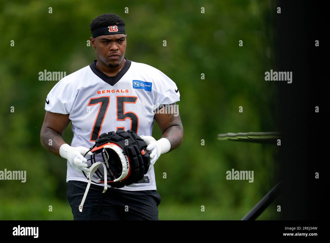 Cincinnati Bengals offensive tackle Orlando Brown Jr. (75) prepares to  perform a drill during the NFL football team's training camp, Thursday,  July 27, 2023, in Cincinnati. (AP Photo/Jeff Dean Stock Photo - Alamy