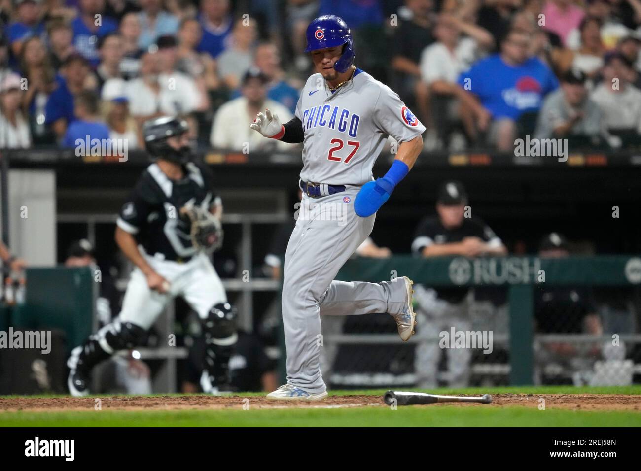 Chicago Cubs' Seiya Suzuki scores on a dropped third strike by Chicago