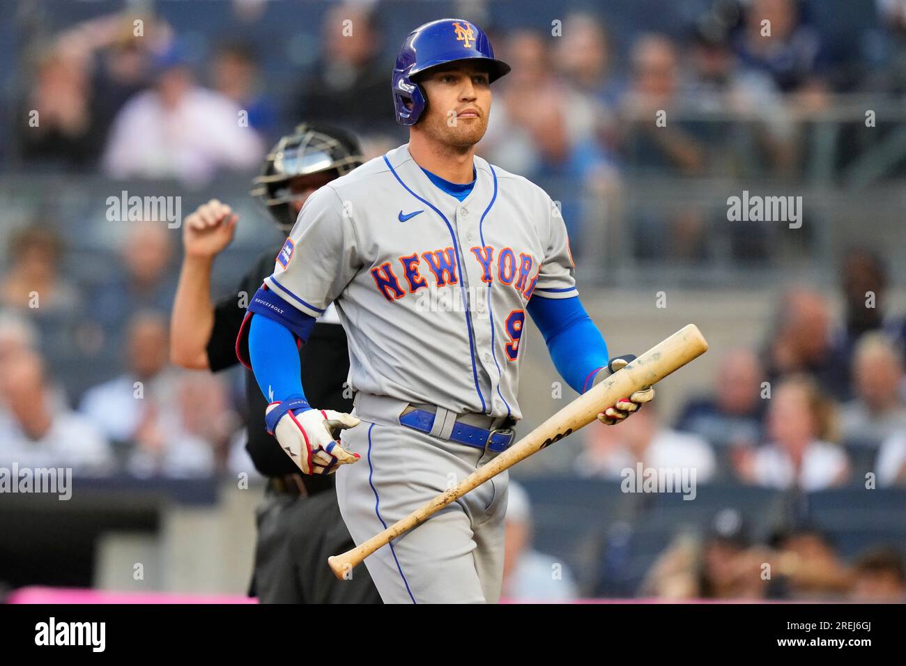 St. Louis, United States. 27th Apr, 2022. New York Mets Brandon Nimmo  jesters to his dugout after hitting a two RBI double in the second inning  against the St. Louis Cardinals at