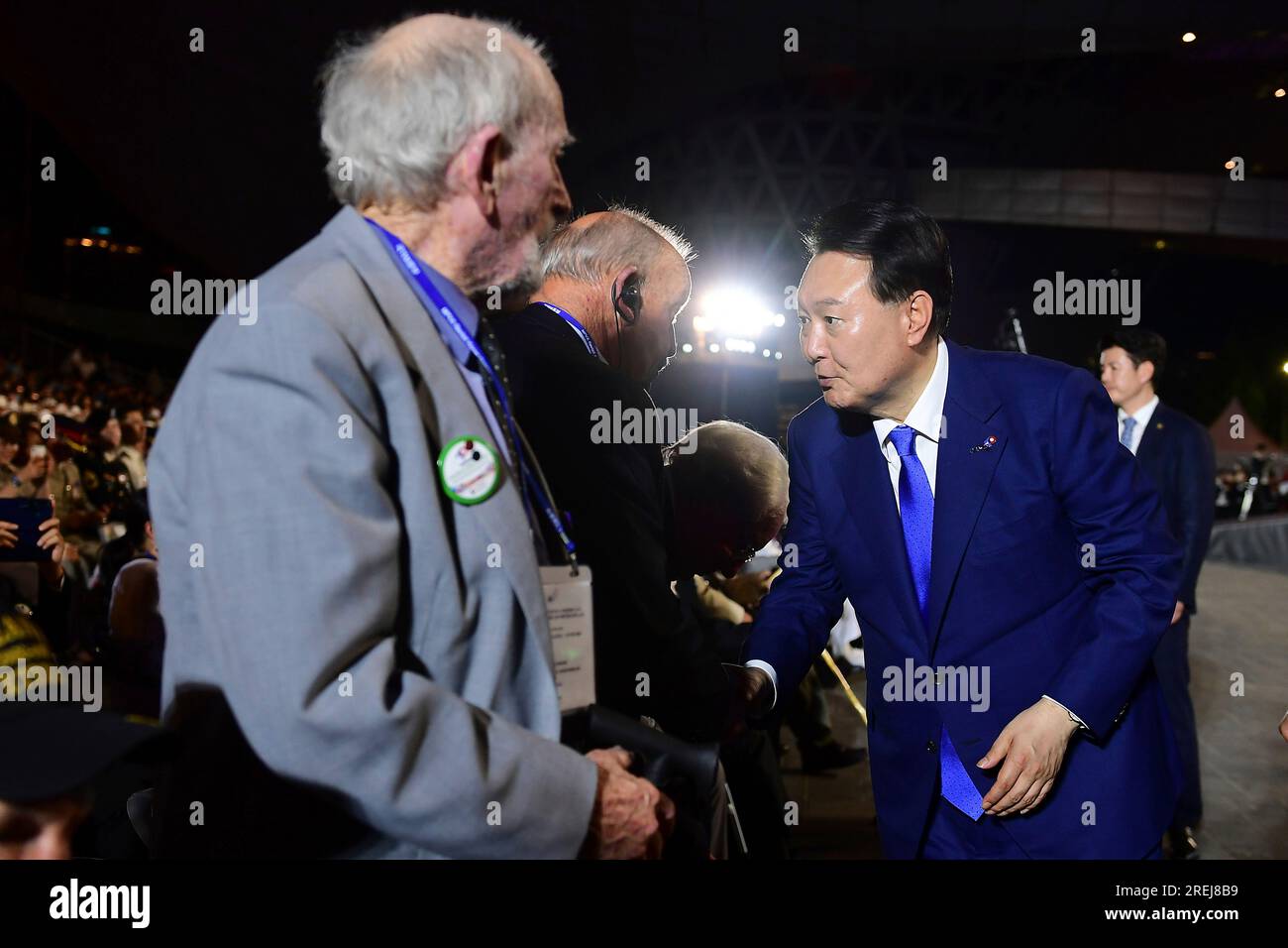south-korean-president-yoon-suk-yeol-right-shakes-hands-with-korean
