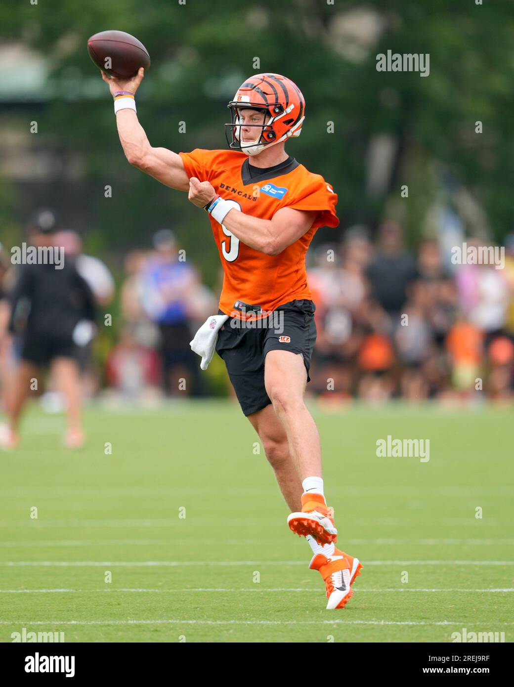 Cincinnati Bengals quarterback Joe Burrow (9) performs a drill during