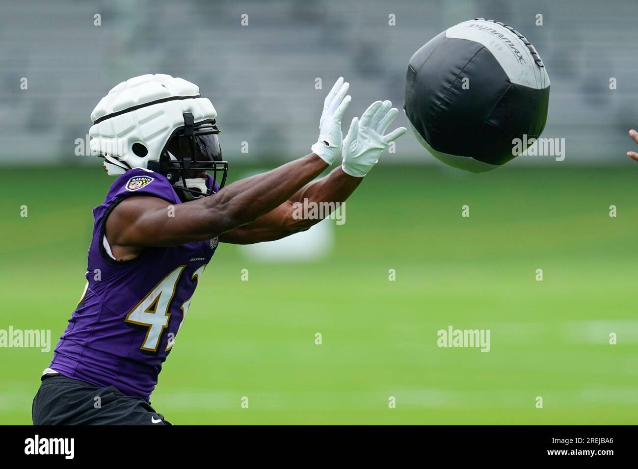 Baltimore Ravens running back Justice Hill works out during the team's NFL  football training camp, Thursday, July 27, 2023, in Owings Mills, Md. (AP  Photo/Julio Cortez Stock Photo - Alamy
