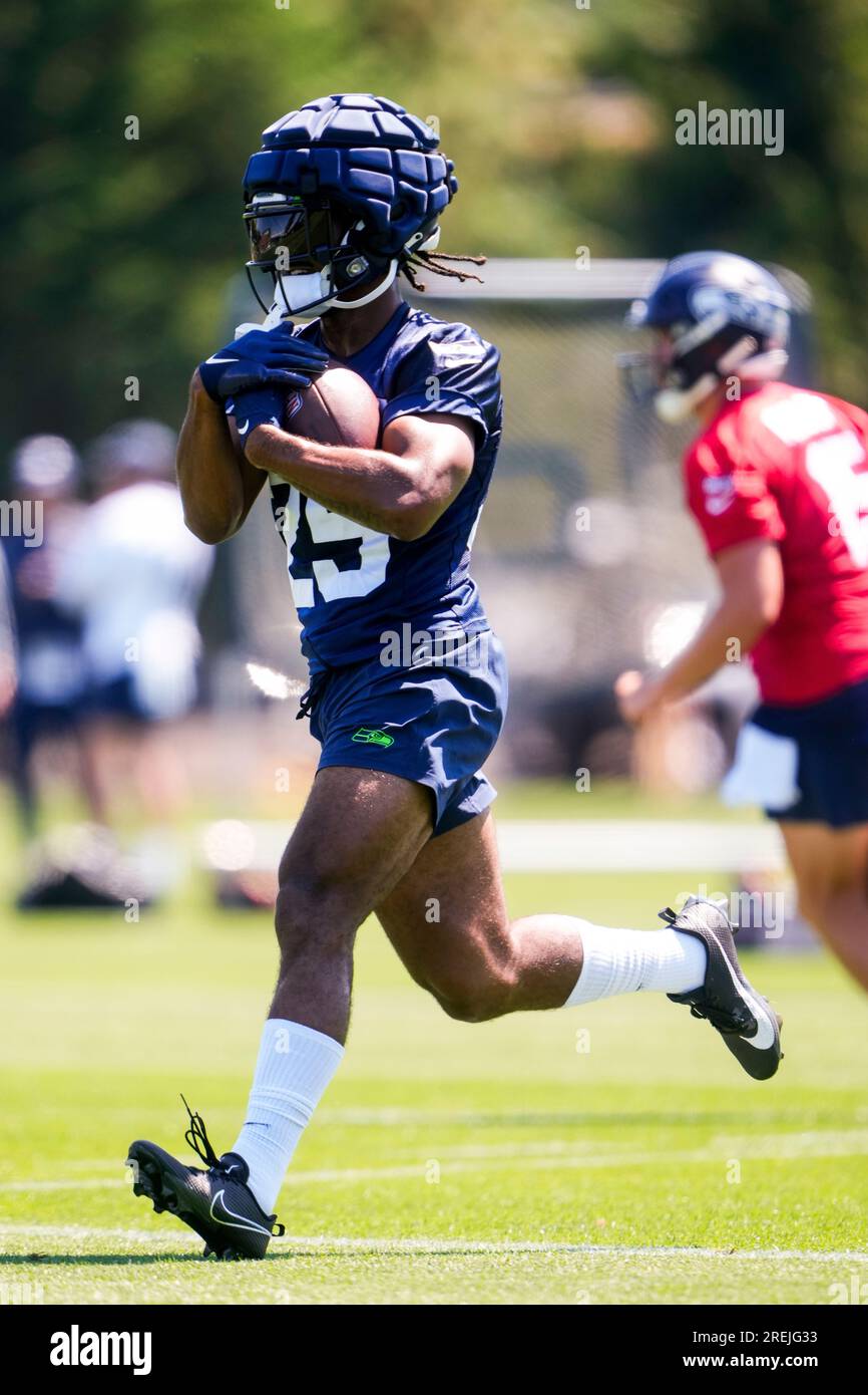 Seattle Seahawks running back Kenny McIntosh (25) runs the football