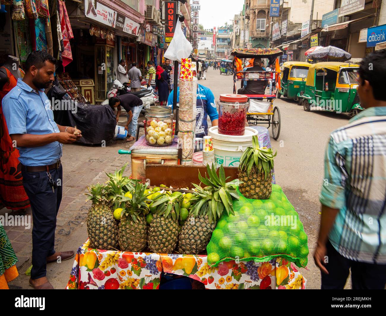 Street scene, tuk tuks, the indian taxi at Main Bazar Paharganj, New