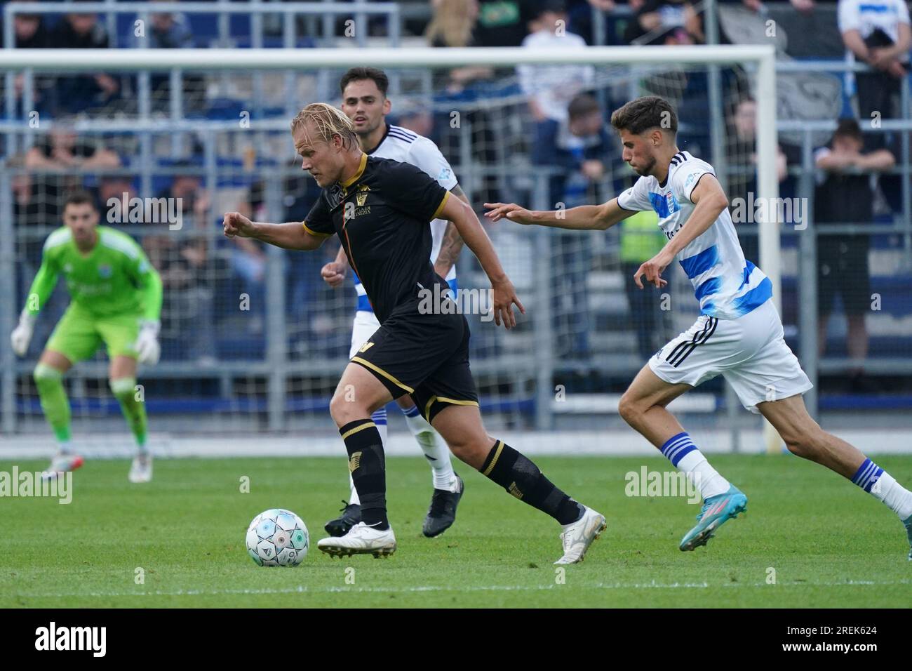 Zwolle, Netherlands. 28th July, 2023. ZWOLLE, NETHERLANDS - JULY 28: Joel Pohjanpalo of FC Venezia battle for possession during the pre-season friendly match between PEC Zwolle and Venezia FC at the MAC³PARK stadion on July 28, 2023 in Zwolle, Netherlands (Photo by Jeroen Meuwsen/Orange Pictures) Credit: Orange Pics BV/Alamy Live News Stock Photo