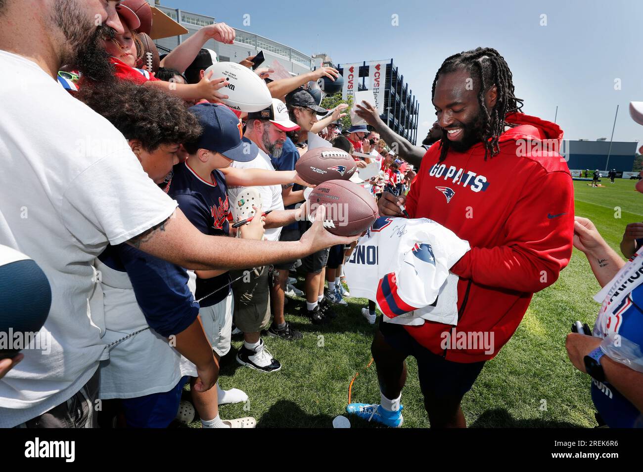 New England Patriots linebacker Matthew Judon signs autographs