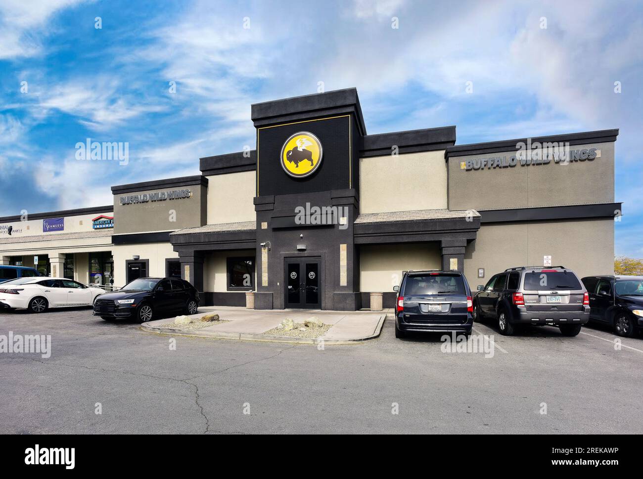Buffalo wild wings mall hires stock photography and images Alamy