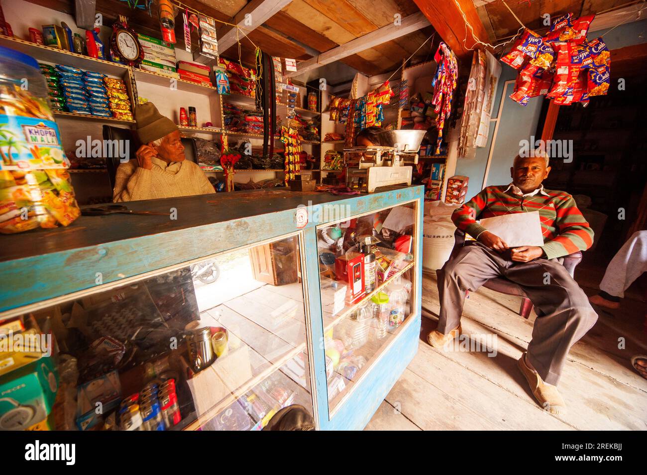Indian people on a small grocery shop at Salakwar, Nandhour Valley, Uttarakhand, India Stock Photo