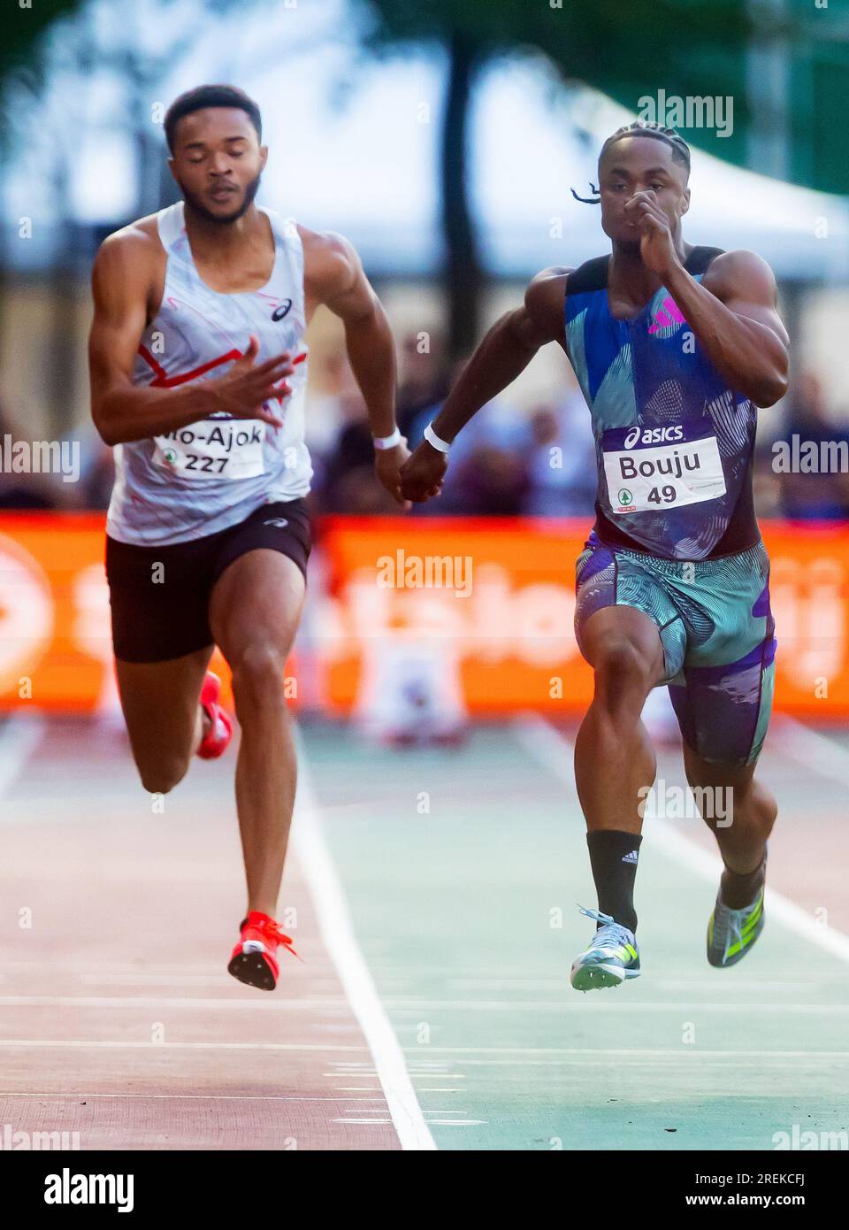 BREDA - Raphael Bouju and Xavi Joy Mo-Ajok during the 100 meters final on the 1st day of the Dutch Athletics Championships. ANP IRIS VANDEN BROEK Stock Photo