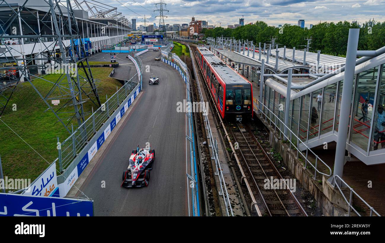LONDON, UNITED KINGDOM. 28th Jul, 2023. A general view of the DLR track and E-Prix outdoor part of the track during ABB FIA Formula E 2023 Hankook London E-Prix at The ExCeL on Friday, July 28, 2023 in LONDON, ENGLAND. Credit: Taka G Wu/Alamy Live News Stock Photo