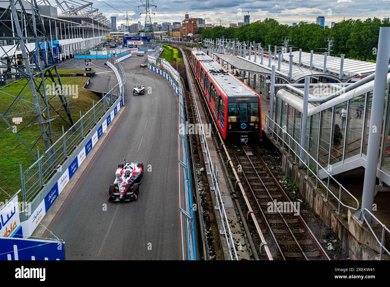 LONDON, UNITED KINGDOM. 28th Jul, 2023. A general view of the DLR track and E-Prix outdoor part of the track during ABB FIA Formula E 2023 Hankook London E-Prix at The ExCeL on Friday, July 28, 2023 in LONDON, ENGLAND. Credit: Taka G Wu/Alamy Live News Stock Photo