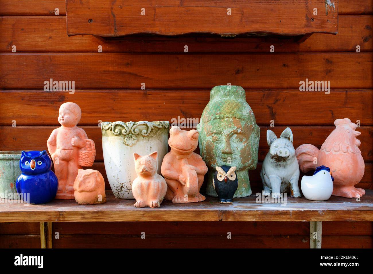 Garden with figures hi-res stock photography and images - Alamy