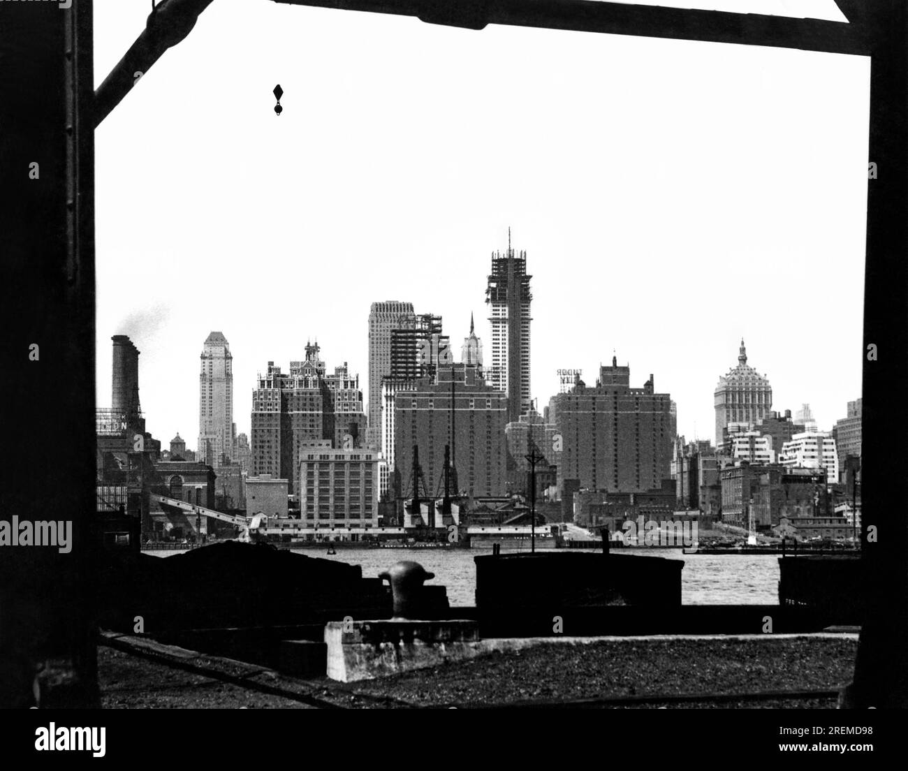 Tall taller tallest building Black and White Stock Photos & Images - Alamy
