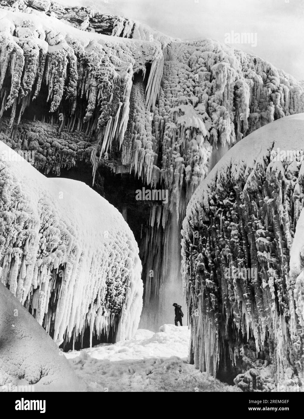1970s niagara falls Black and White Stock Photos & Images - Alamy