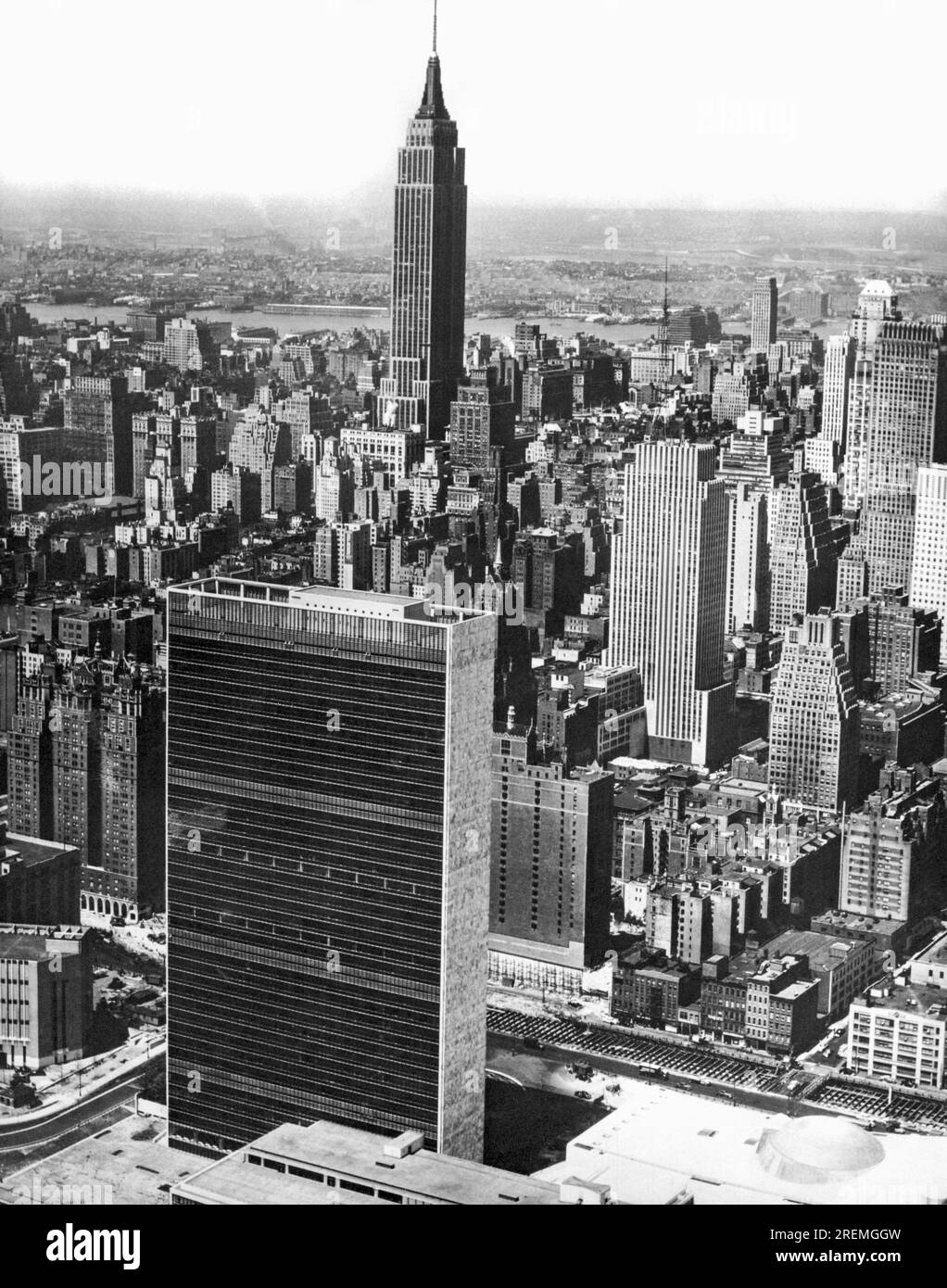 Empire state building new york 1950s Black and White Stock Photos