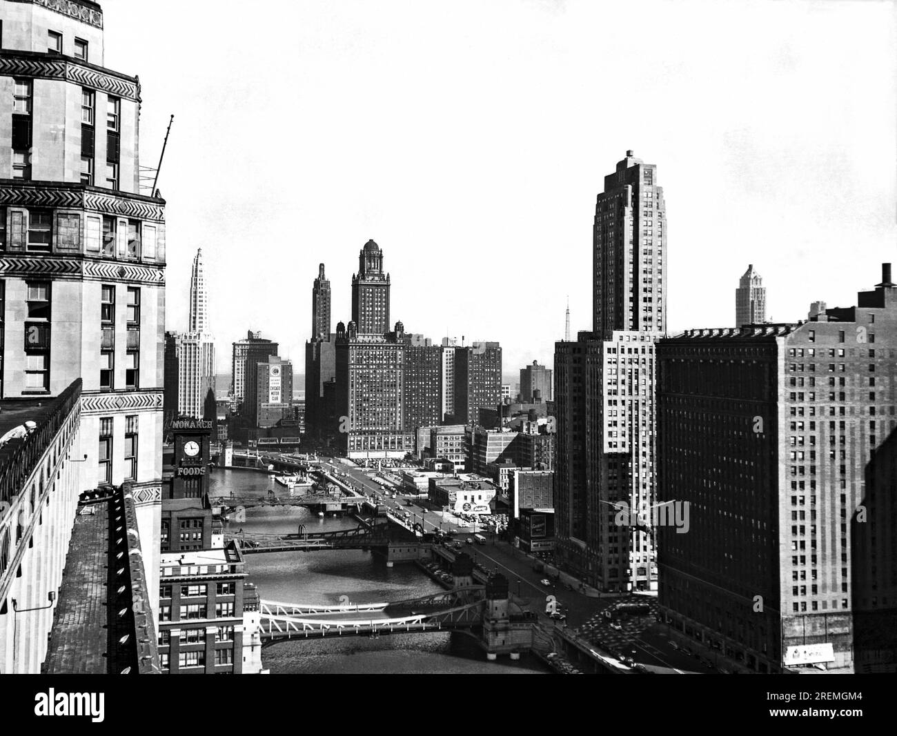 Chicago, Illinois: October 30, 1946. Looking east down the Chicago River from the top of the Merchandise Mart. Stock Photo