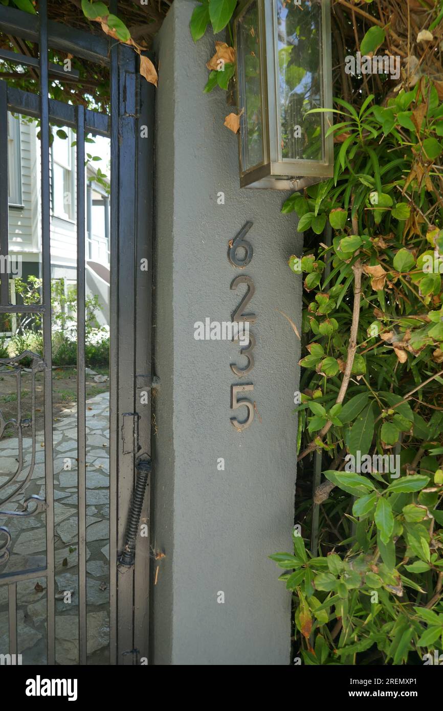 los-angeles-california-usa-28th-july-2023-former-kotrona-cult-homehouse-at-6235-primrose-avenue-on-july-28-2023-in-los-angeles-california-usa-photo-by-barry-kingalamy-stock-photo-2REMXP1.jpg