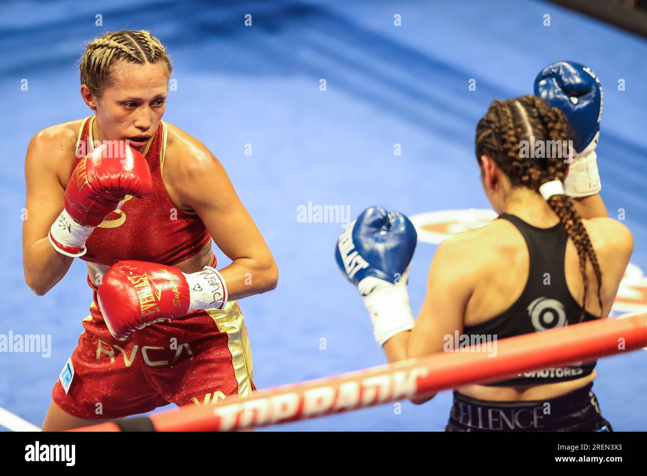 Las Vegas, NV, USA. 28th July, 2023. Seniesa Estrada (L) and Leonela Yudica (R) in action during their fight for the Unified Minimumweight World Championship at the Pearl Concert Theater inside the Palms Casino Resort on July 28, 2023 in Las Vegas, NV. Christopher Trim/CSM/Alamy Live News Stock Photo