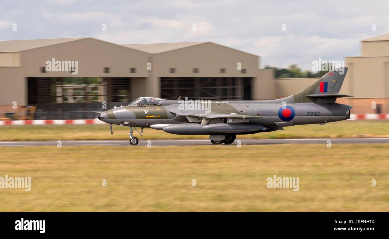 Hawker Hunter ZZ190 arrives at the Royal International Air Tattoo 2023 Stock Photo
