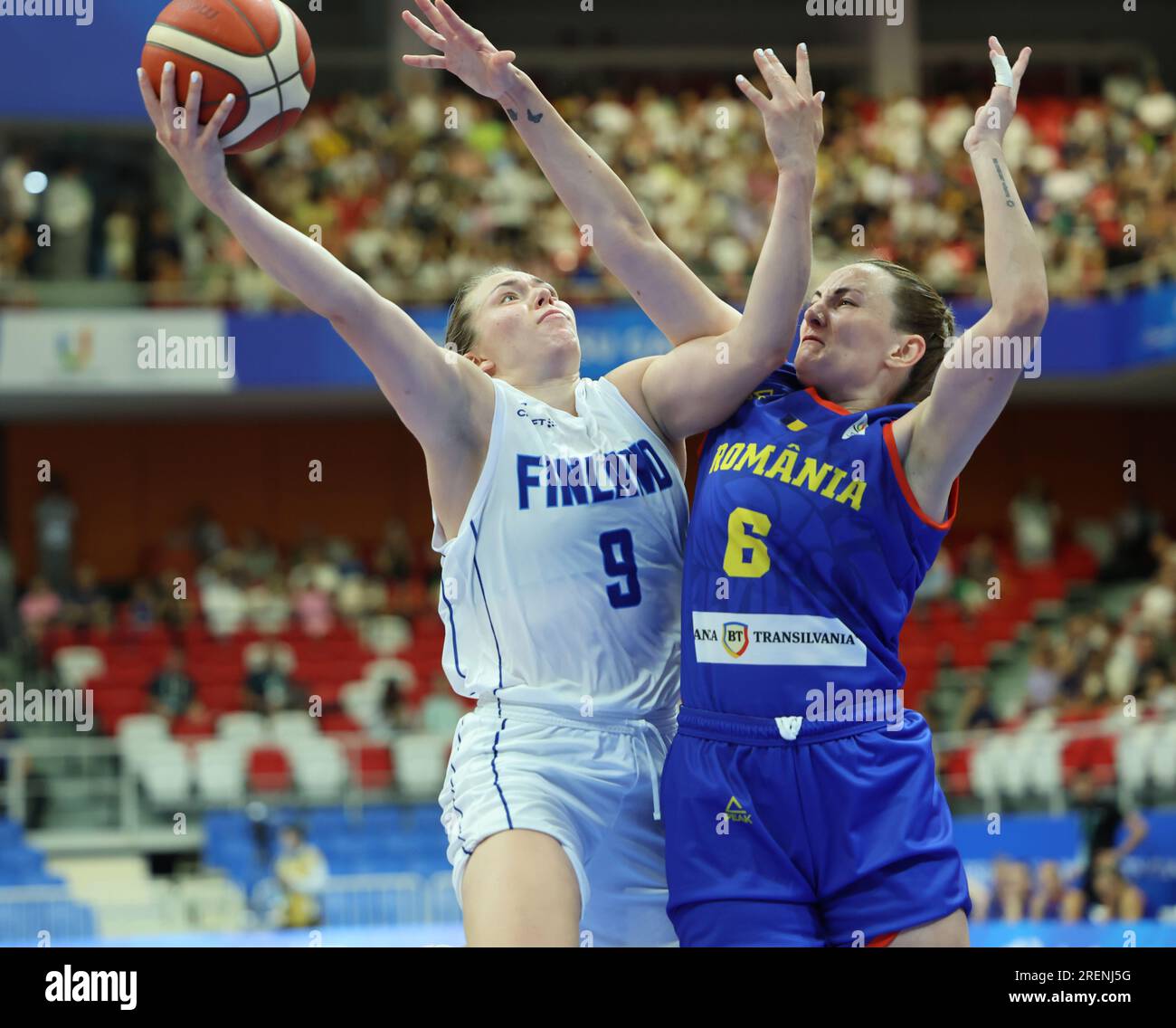 Chengdu, China's Sichuan Province. 29th July, 2023. Lotta-maj wilhelmiina Lahtinen (L) of Finland vie swith Bianca Nan of Romania during the basketball women's preliminary round group C match between Finland and Romania at the 31st FISU Summer World University Games in Chengdu, southwest China's Sichuan Province, July 29, 2023. Credit: Yang Qing/Xinhua/Alamy Live News Stock Photo
