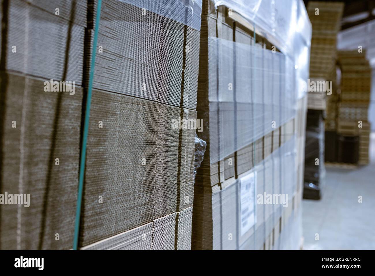 Folding Cardboard Boxes Perforated Sheets Corrugated Cardboard Stacked  Pallets Packaging Stock Photo by ©Sodel_Vladyslav 546931664