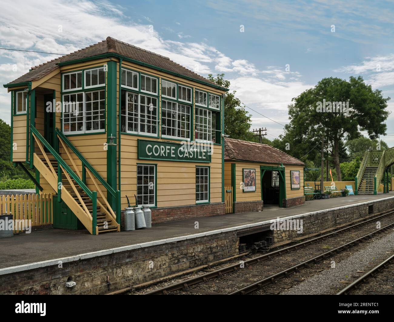 Corfe Castle Railway Station. The award winning Swanage Railway Company is volunteer-led and runs between Wareham and Swanage, covering ten miles of r Stock Photo