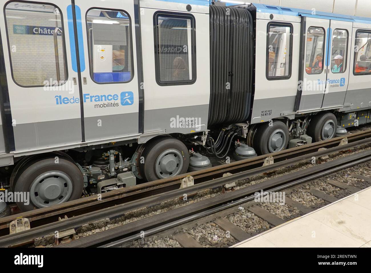 Paris, Metro Linie 11, Chatelet, Metro sur Pneus, Metro auf Gummireifen ...