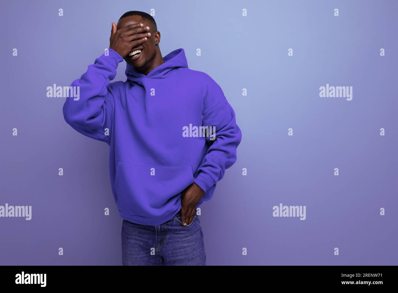 Black hoodie sweatshirt hi res stock photography and images Page 55 Alamy
