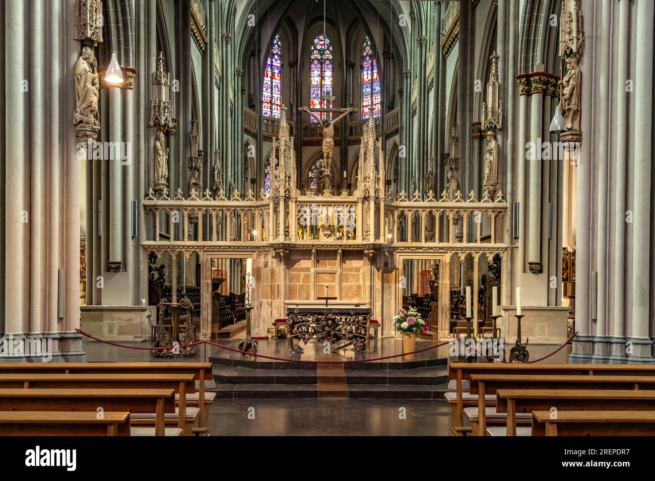 Innenraum der katholischen Kirche St. Viktor in Xanten, Niederrhein, Nordrhein-Westfalen, Deutschland, Europa |  Xanten Cathedral or St. Victor's Cath Stock Photo