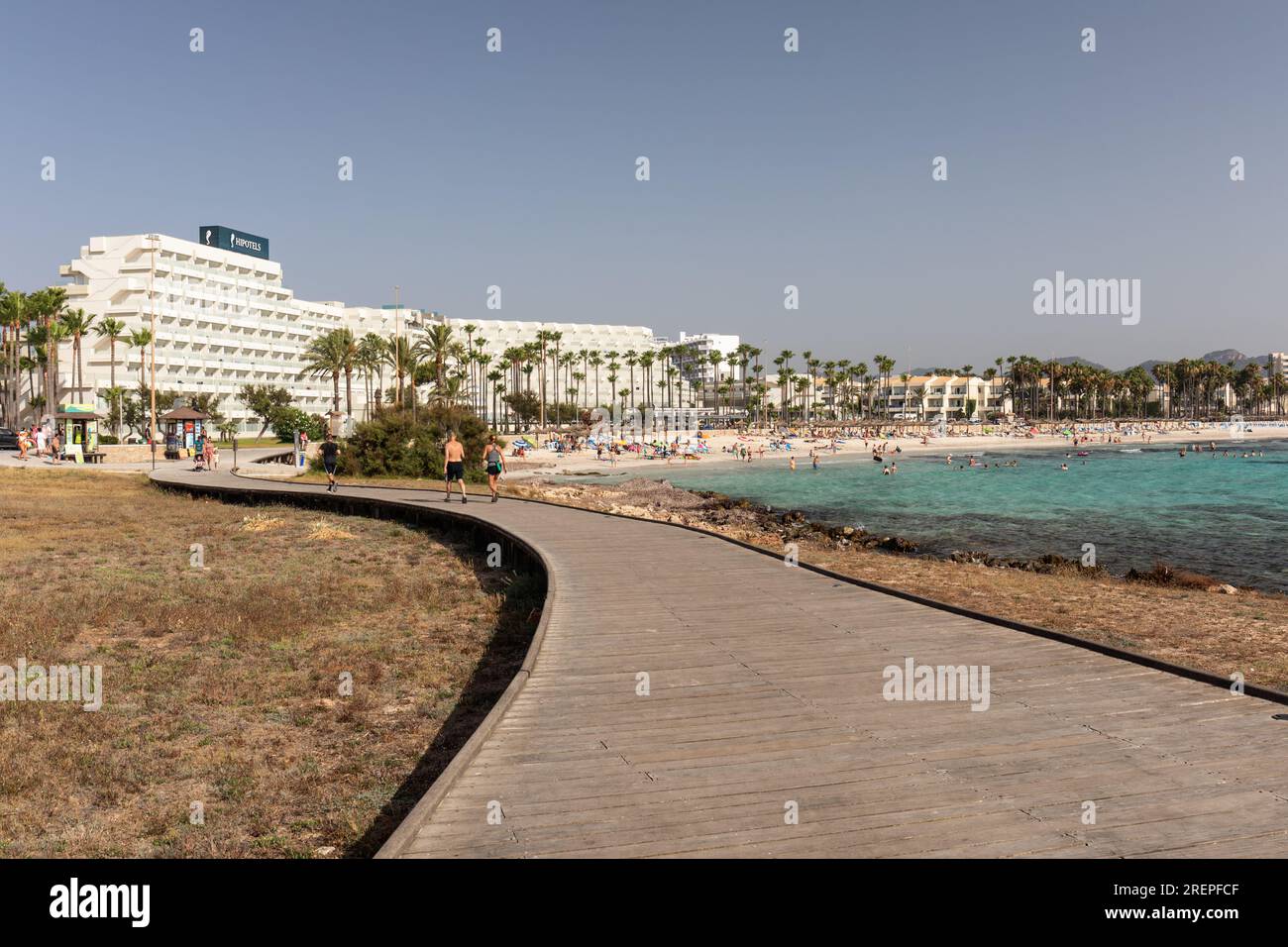 Sa Coma seafront promenade which links Sa Coma and S'Illot. Sa Coma,  Majorca (Mallorca), Balearic Islands, Spain. Europe Stock Photo