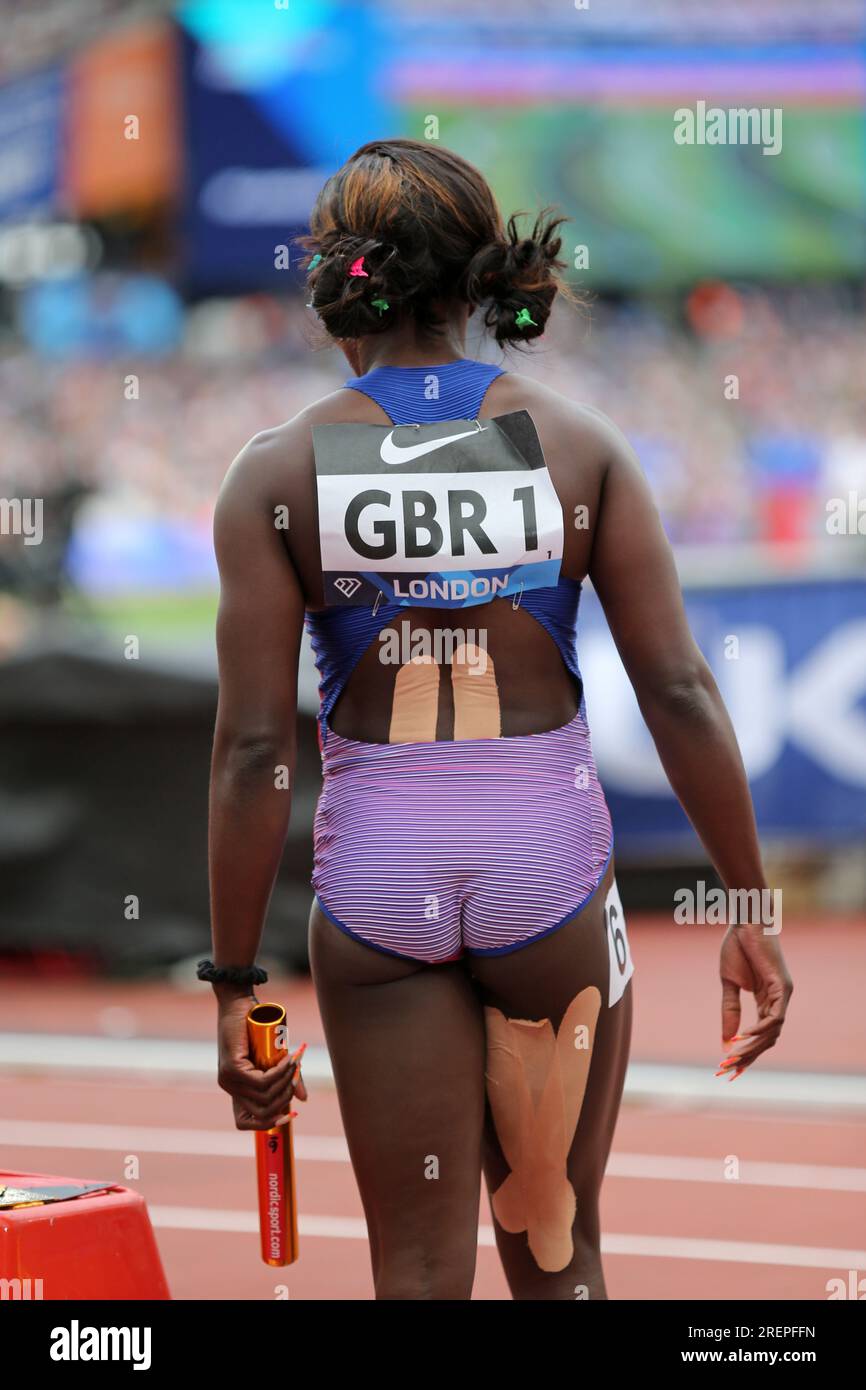 Annie TAGOE on the first leg for team Great Britain 1 in the Women's 4