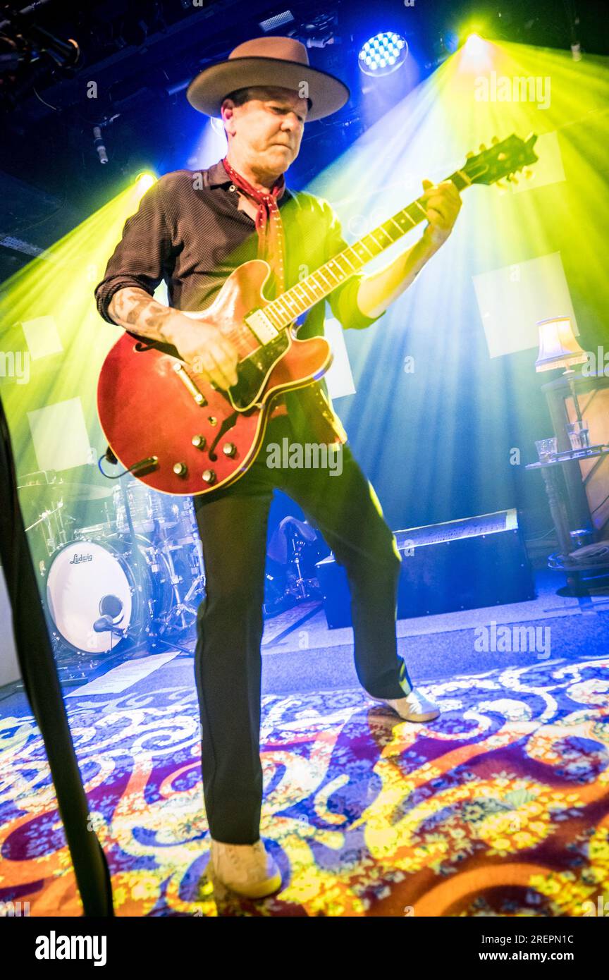 Kiefer Sutherland on vocals & guitar Stock Photo