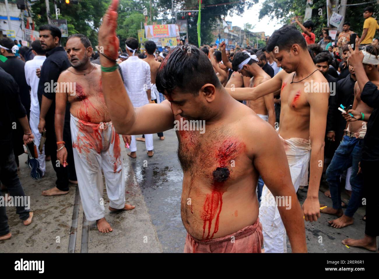 GRAPHIC WARNING: Kolkata, India. 29th July, 2023. July 29, 2023, Kolkata, India: Shiite Muslim mourners flagellate themselves during a procession on the tenth day of Muharram which marks the day of Ashura. on July 29, 2023 in Kolkata, India. (Photo by Dipa Chakraborty/ Credit: Eyepix Group/Alamy Live News Stock Photo