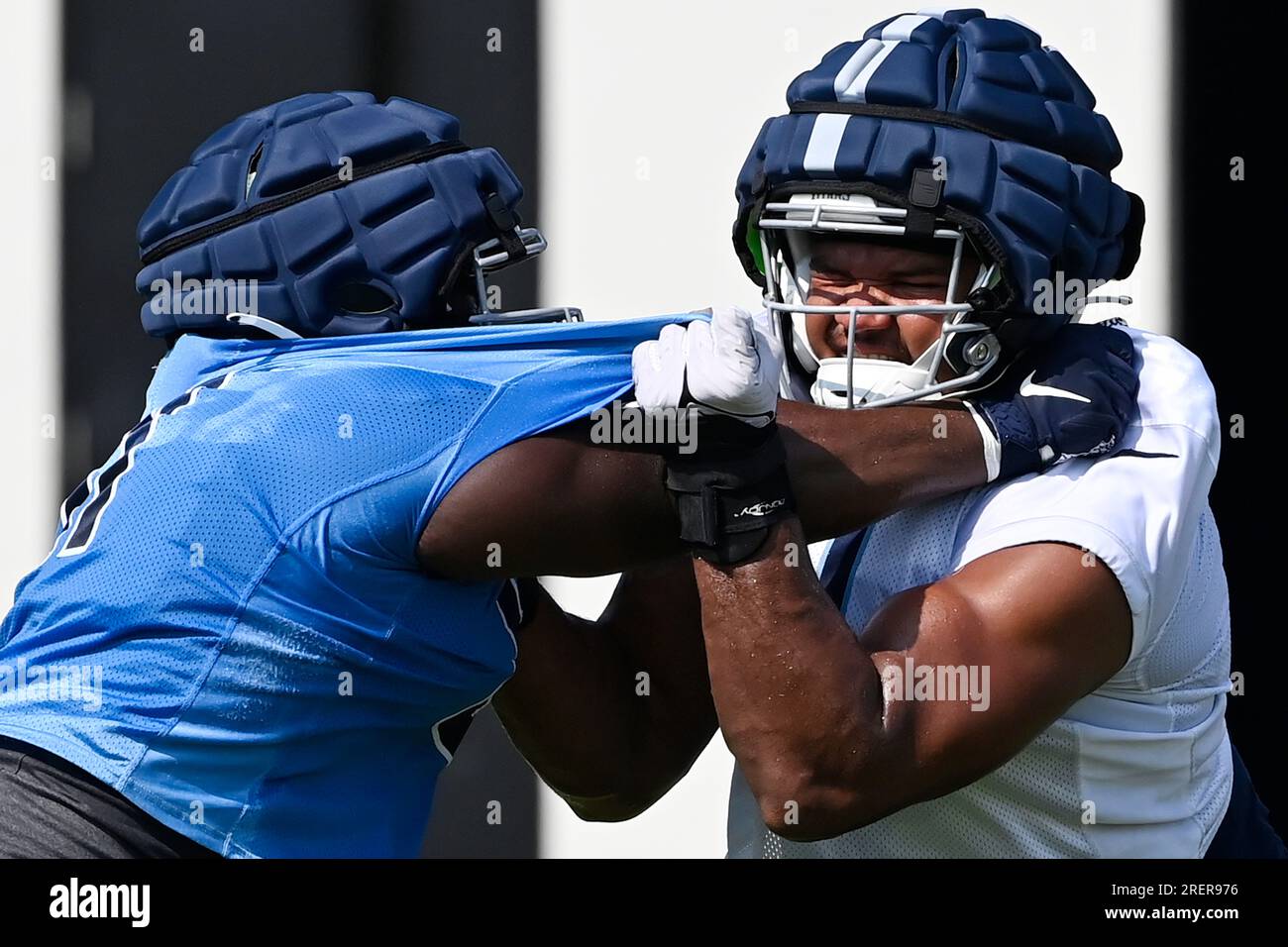 Tennessee Titans offensive tackle David Quessenberry (72) plays against the  Indianapolis Colts during an NFL football game , Monday, Sept. 27, 2021, in  Nashville, Tenn. (AP Photo/John Amis Stock Photo - Alamy