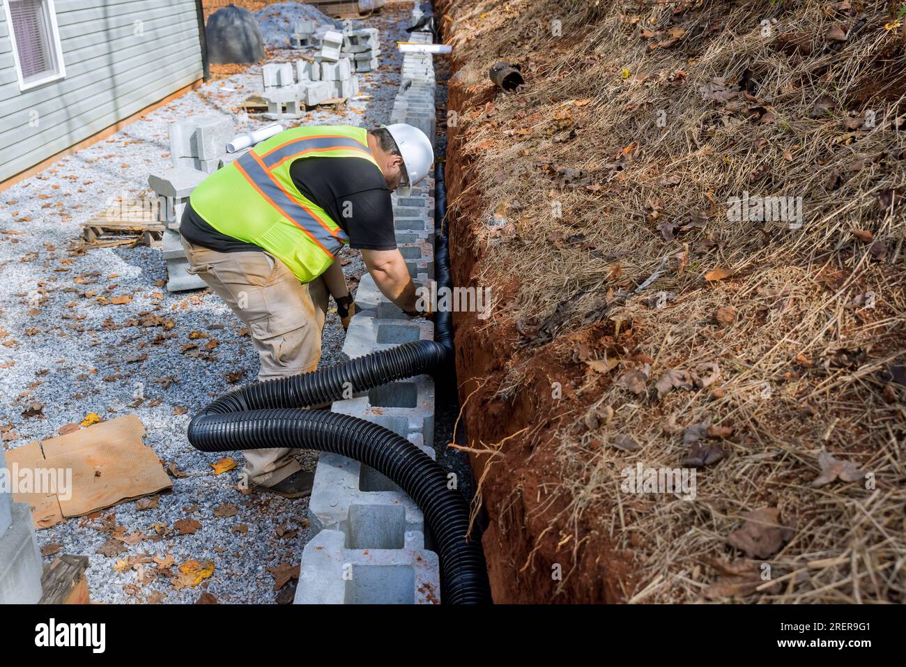 Laying drainage pipe for rainwater in retaining wall is essential to