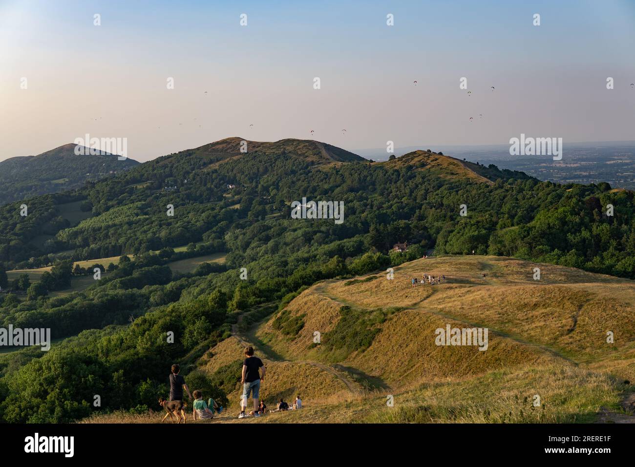 Malvern Hills Paragliding view from British Cump A peaceful rural landscape, with lush plant life and a distant ridge on the horizon. Tranquility perv Stock Photo