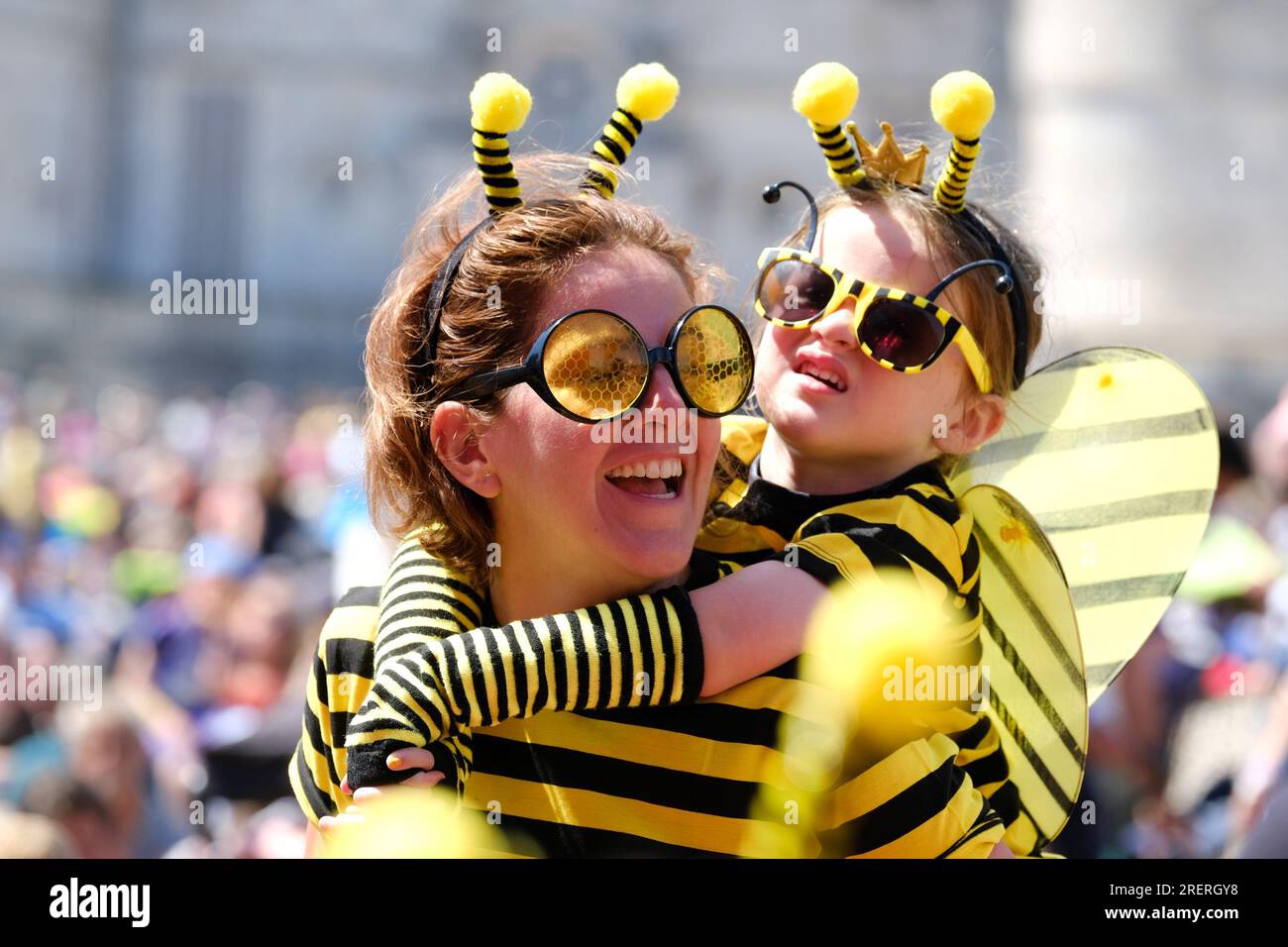 Mother daughter in fancy dress hi res stock photography and images Alamy