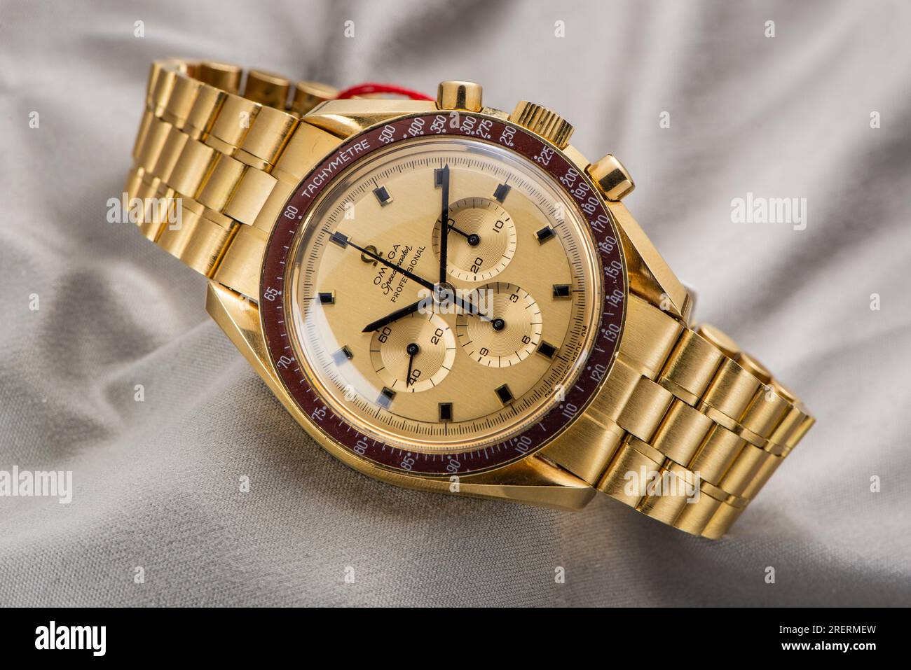 Speedmaster apollo 11 gold deals
