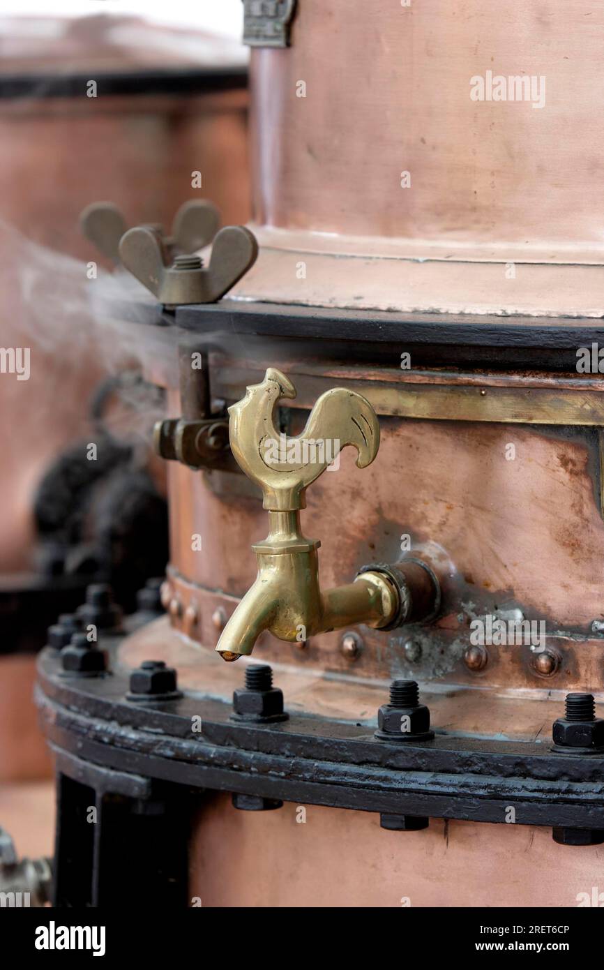 Old fire copper distillery hi-res stock photography and images - Alamy