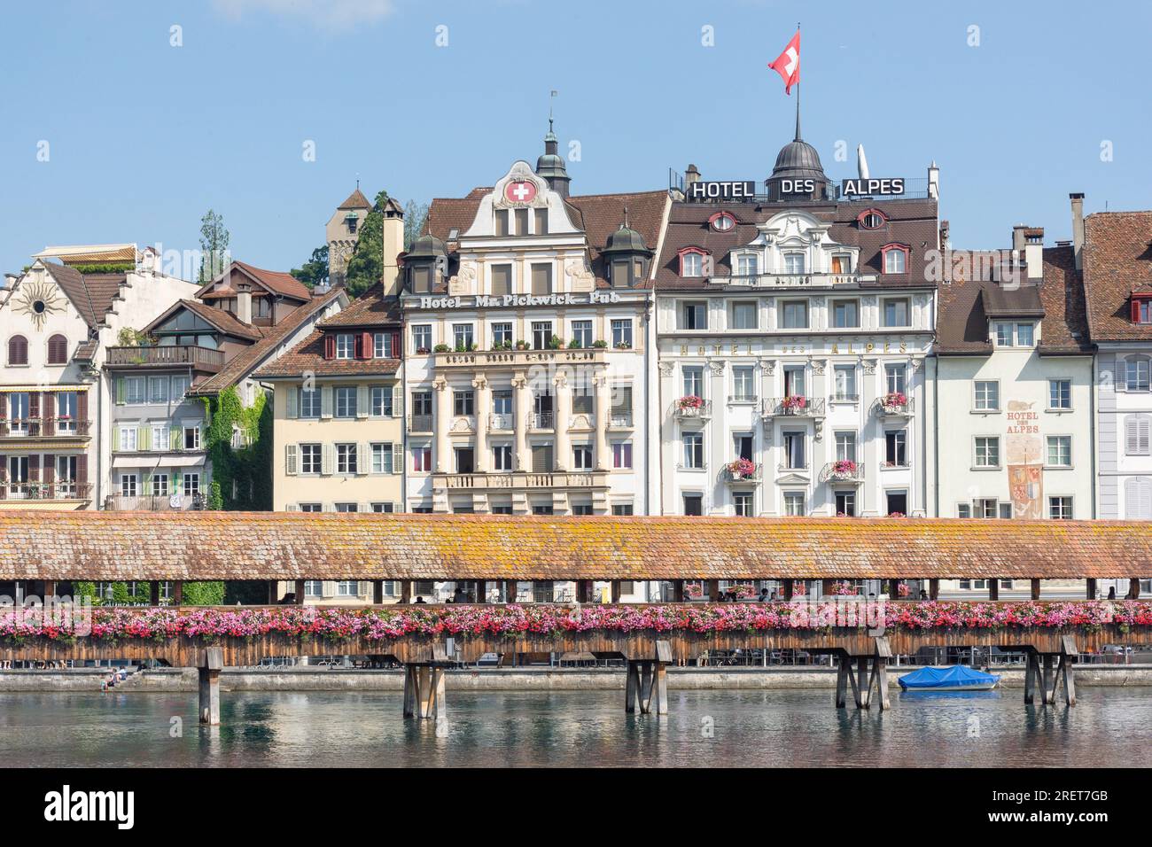The Kapellbrücke (Chapel Bridge) over River Reuss, City of Lucerne (Luzern), Lucerne, Switzerland Stock Photo