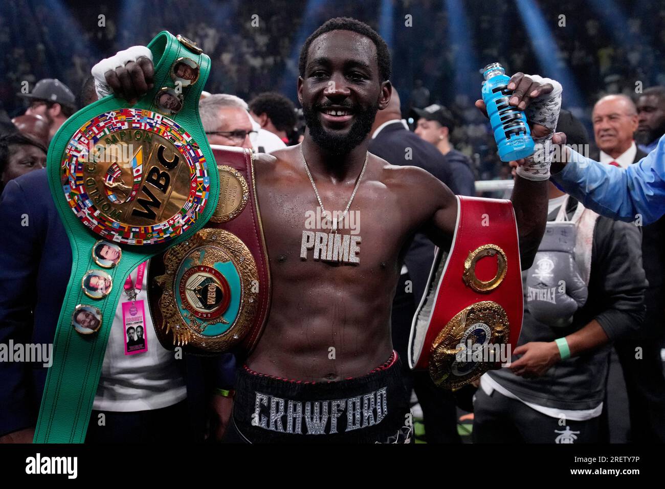 Terence Crawford celebrates his defeat of Errol Spence Jr. after their ...