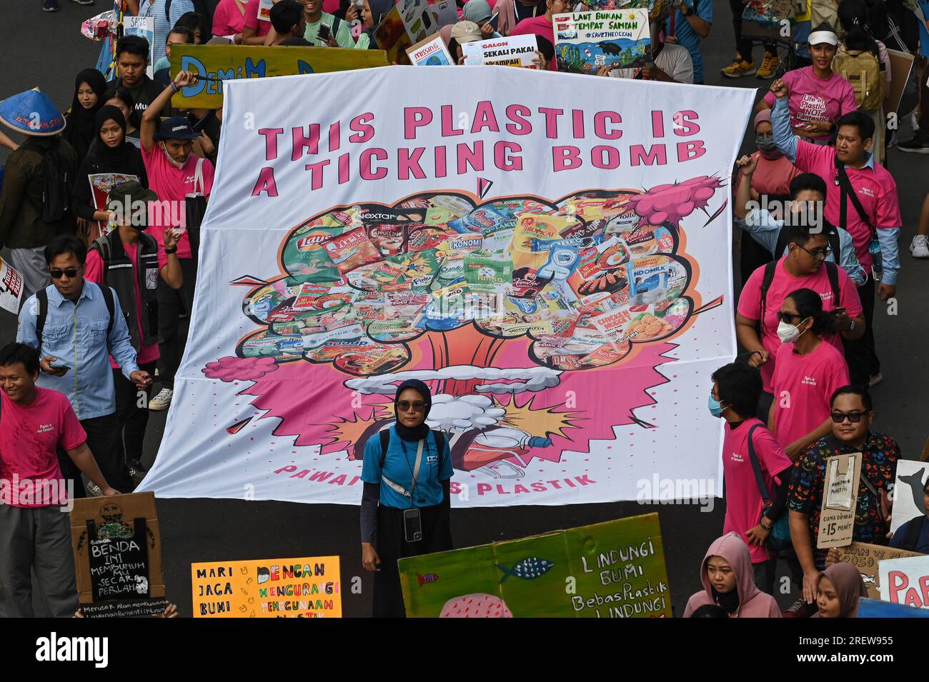 Jakarta. 30th July, 2023. People take part in the plastic free parade