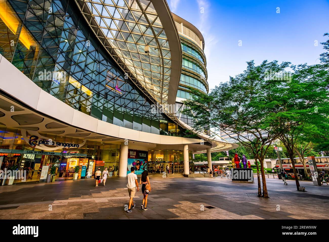Plaza Singapura is a contemporary shopping mall located along Orchard ...
