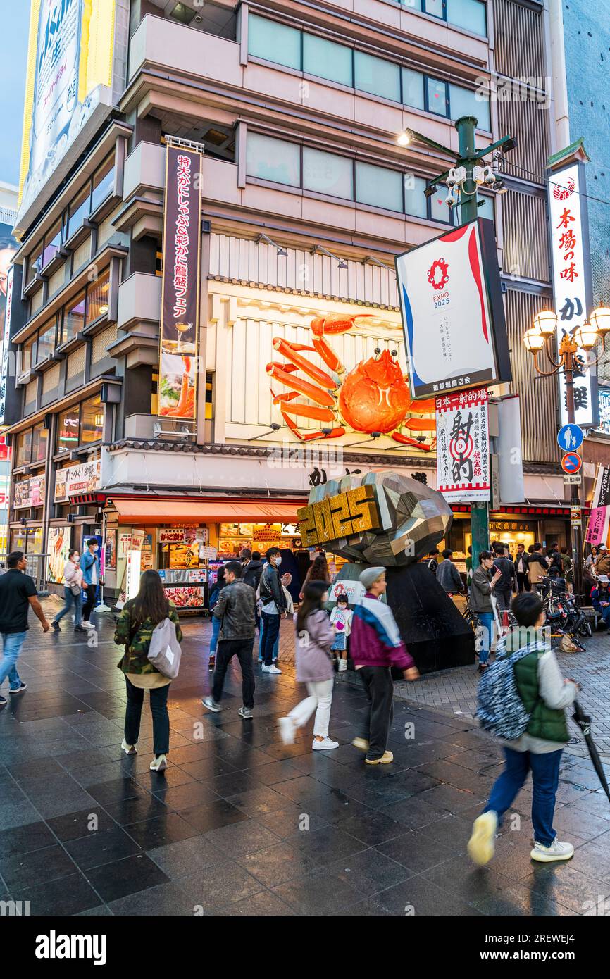 The popular Kani Doraku restaurant with its famous mechanical crab sign above the main entrance in the early evening at Dotonbori, Osaka. Stock Photo